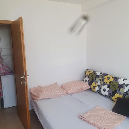 Small Studio Мали-Лошинь Экстерьер фото